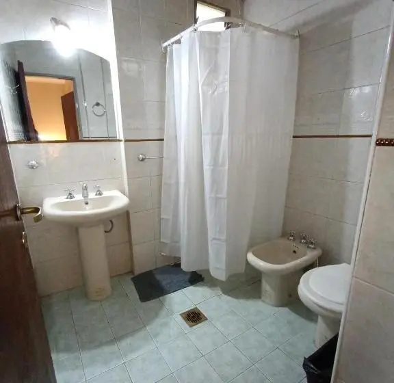Standard Neljän Hengen Huone Parveke, Interlagos