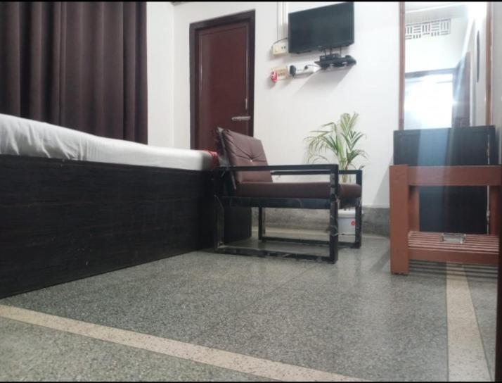 اتاق لوکس یک تخته, Rowdralaya Residency