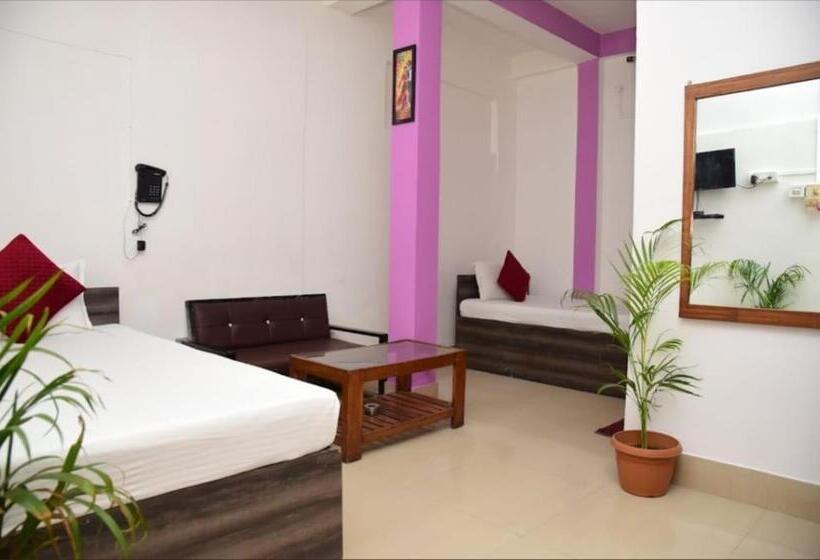 غرفة قياسية, Rowdralaya Residency