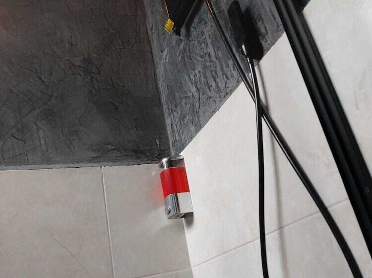 标准三人间, Sexta Avenida