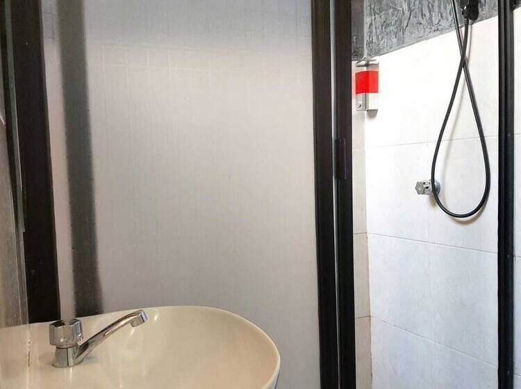 اتاق استاندارد سه نفره, Sexta Avenida