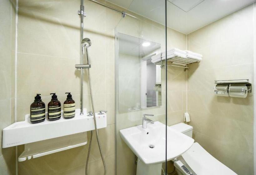 סוויטה משפחתית, The Stay Hue Myeongdong
