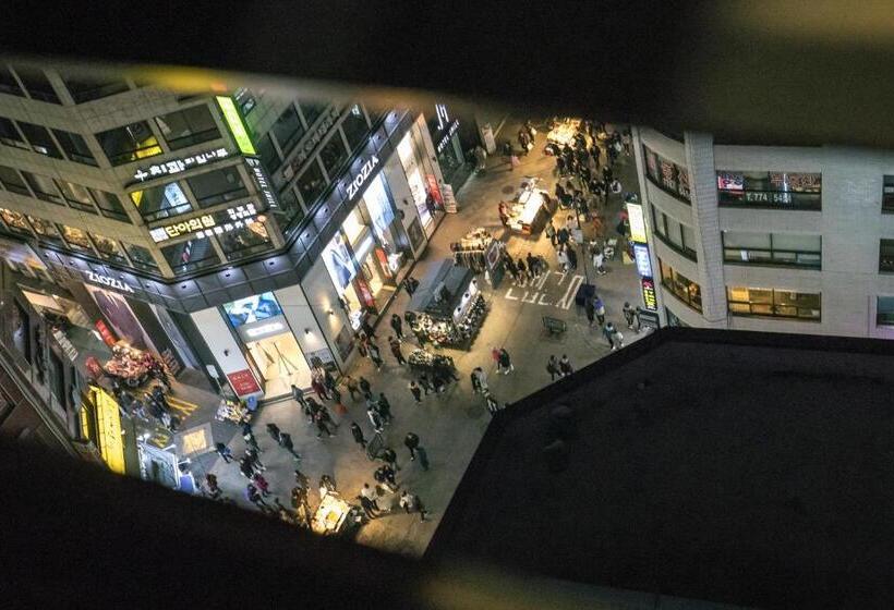 חדר סטנדרט לשלושה, The Stay Hue Myeongdong
