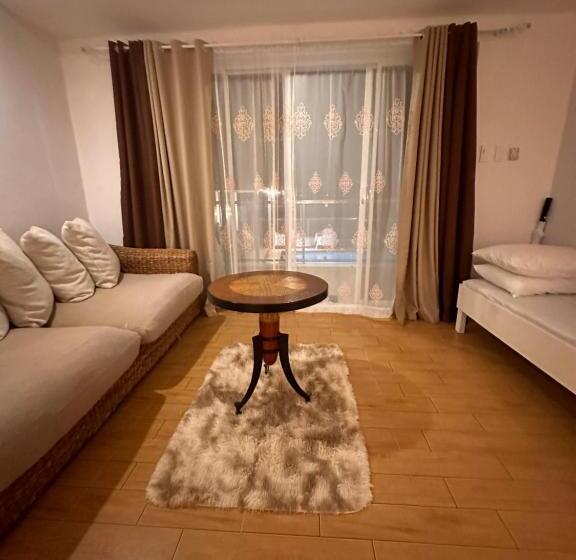 חדר משפחתי, Casa Del Beach House