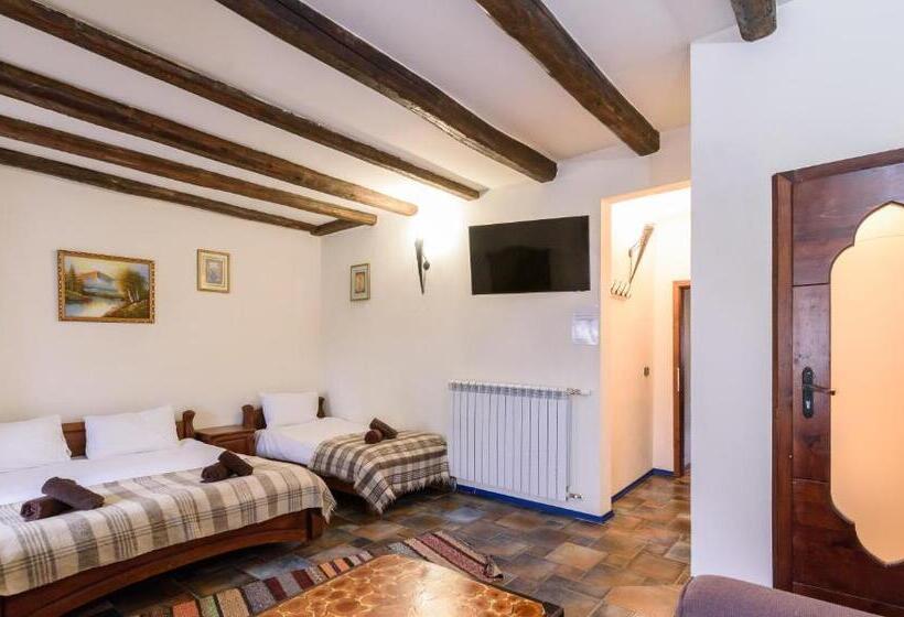 Шале 1 Спальня, Chalet Garibaldi   Total Chalets   Fully Catered