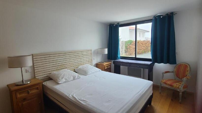 غرفة قياسية رباعية, Marquisa