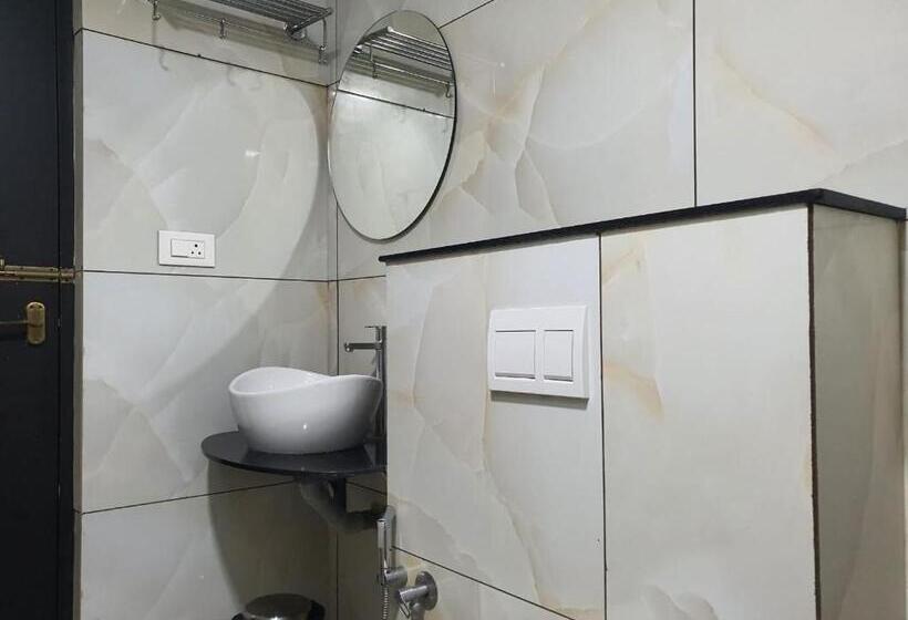 Номер Deluxe, Deepakam Inn