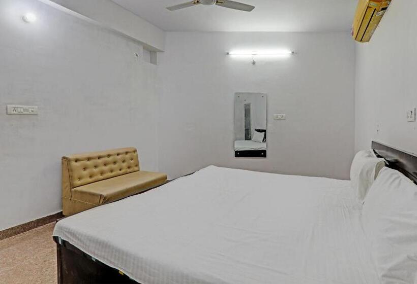 اتاق کلاسیک سه تخته, O Mahadevi Lawn