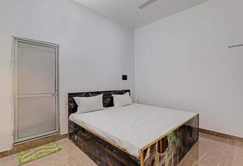 اتاق کلاسیک سه تخته, O Mahadevi Lawn