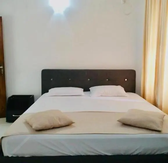 Standard Kolmen Hengen Huone, Panchavaasa