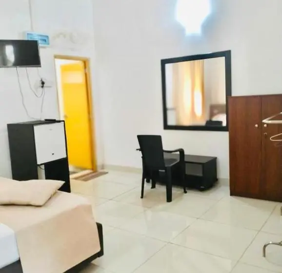 Standard Kolmen Hengen Huone, Panchavaasa