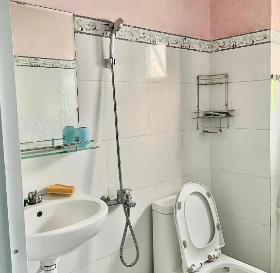 اتاق استاندارد, Thuỷ Quỳnh