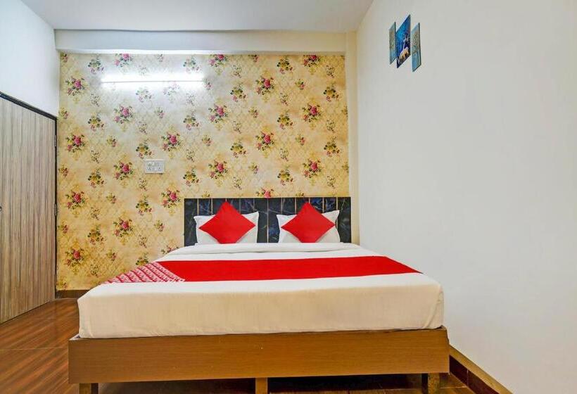 Quarto Triplo Clássico, Oyo 82170 Hotel Shree