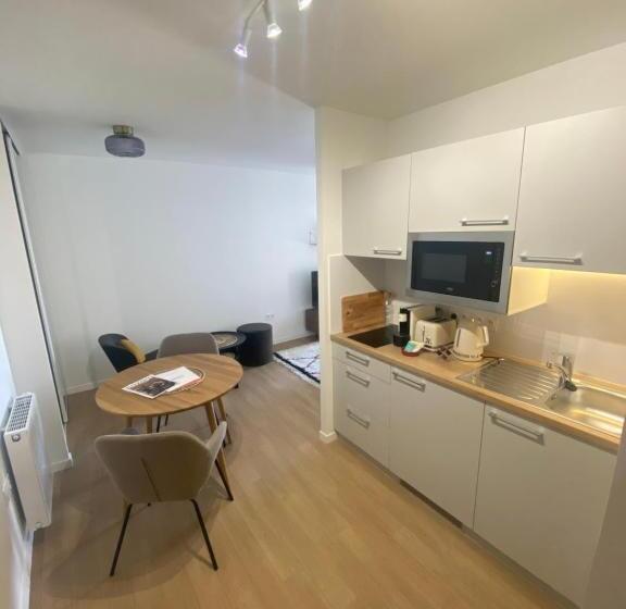 استودیوی استاندارد, Cazam Paris Saint Ouen