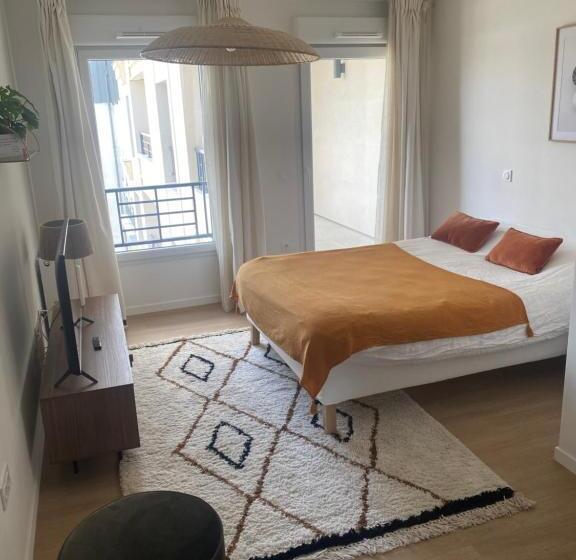 استودیوی استاندارد, Cazam Paris Saint Ouen