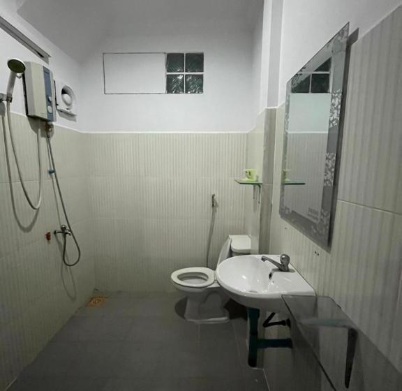 Economy Triple Room, Errol S Homestay And Hostel