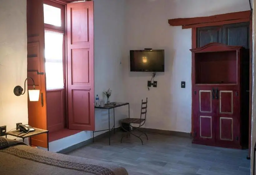 Basic Kolmen Hengen Huone, Boutique Posada La Basilica
