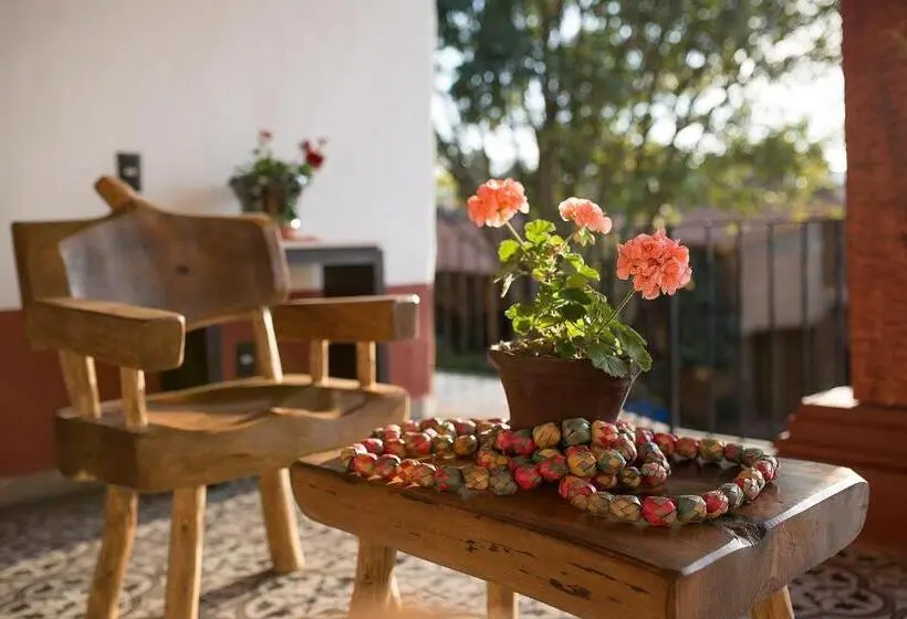 Basic Kolmen Hengen Huone, Boutique Posada La Basilica