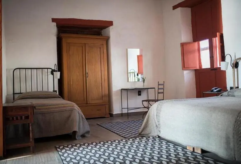 Basic Kolmen Hengen Huone, Boutique Posada La Basilica