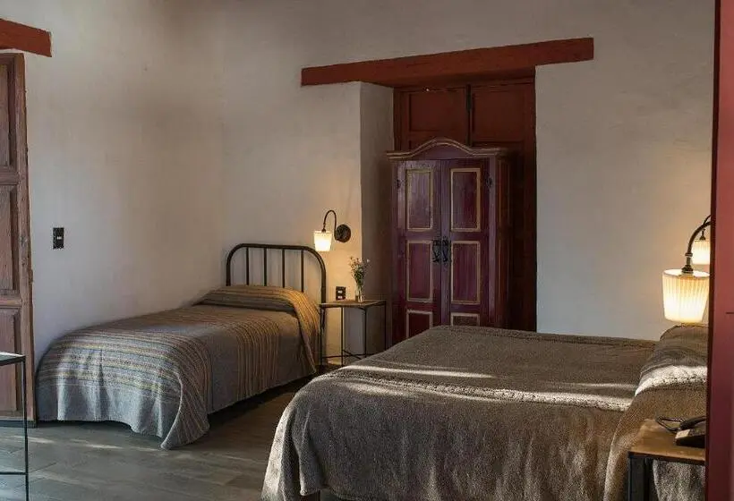 Basic Kolmen Hengen Huone, Boutique Posada La Basilica