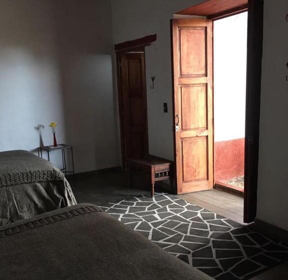 غرفة أساسية ثلاثية, Boutique Posada La Basilica