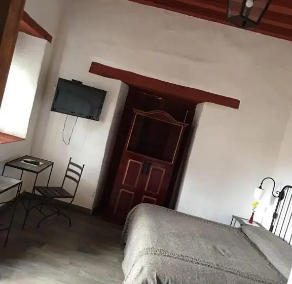 Basic Kolmen Hengen Huone, Boutique Posada La Basilica