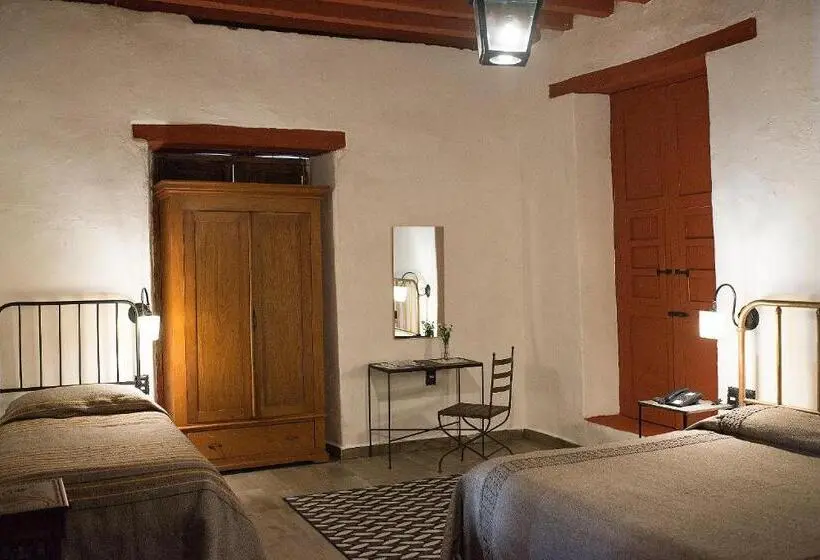 Basic Kolmen Hengen Huone, Boutique Posada La Basilica