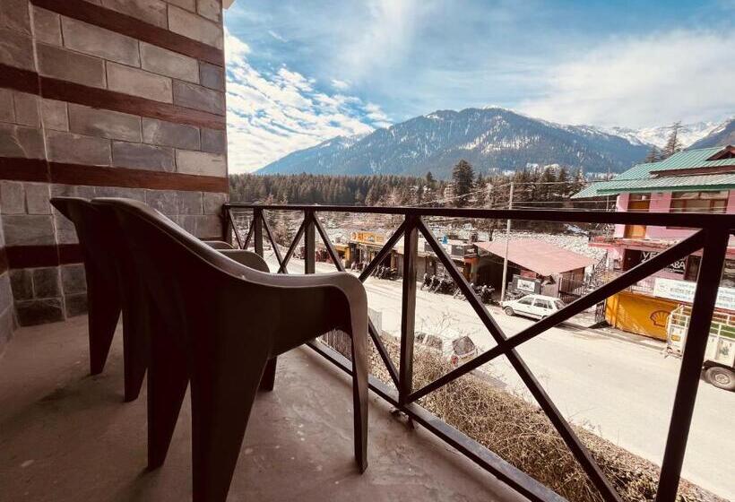 豪华三人间, Zaranka Stays Kasol