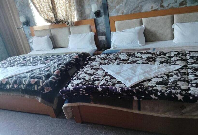 Трехместный Номер Классика, Oyo Hotel Neilkanth