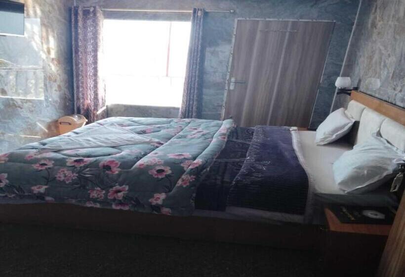 Трехместный Номер Классика, Oyo Hotel Neilkanth