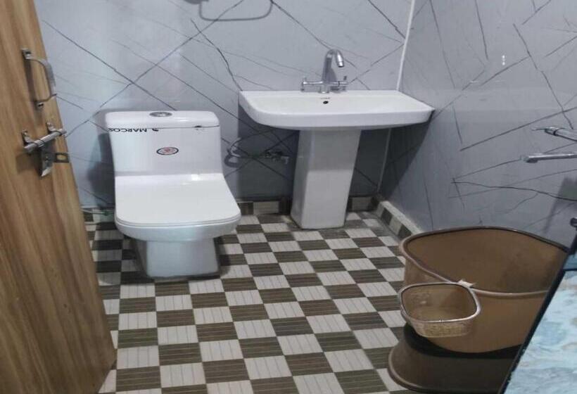 Трехместный Номер Классика, Oyo Hotel Neilkanth