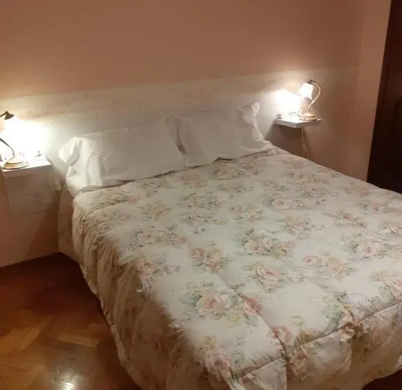 Standard-huone, Gold House