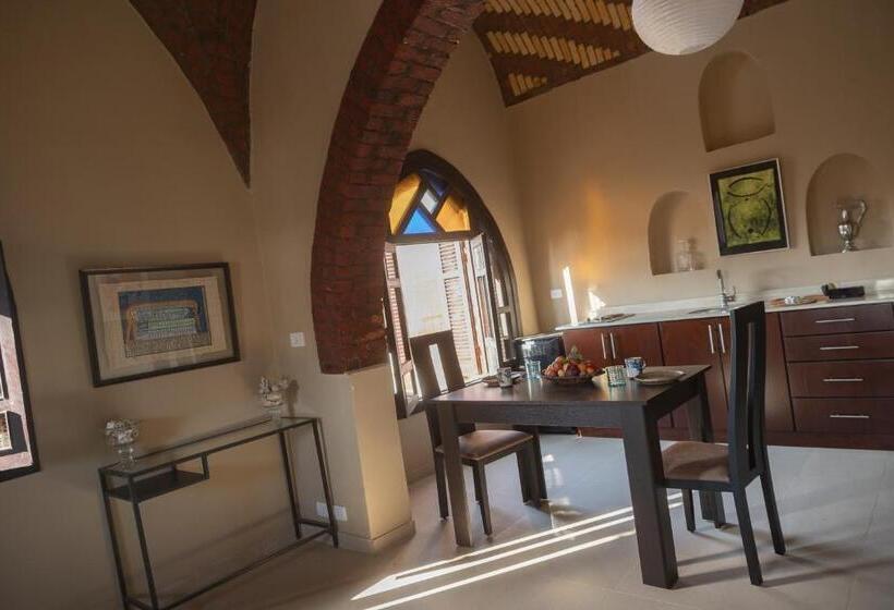 Standard room with outdoor bath, L’aziza House