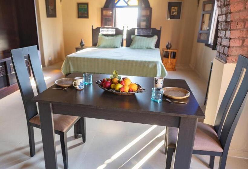 Standard room with outdoor bath, L’aziza House