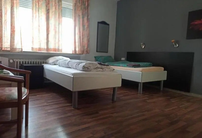 スタンダードトリプルルーム, Monteurzimmer   Waldbronn