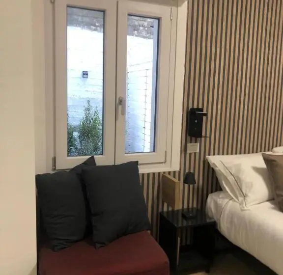 استودیوی استاندارد, B&b Regina 381