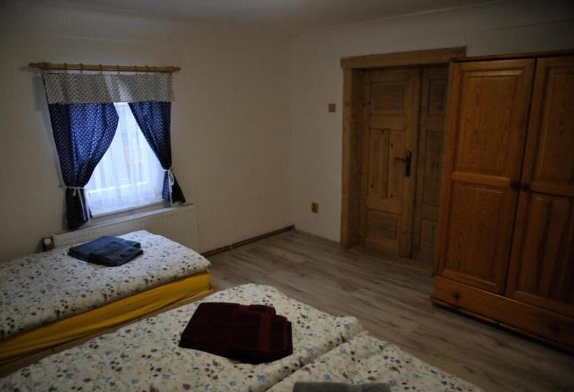 דירת חדר נוף לגינה, Chalupa U žižky