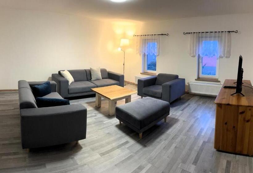 דירת חדר נוף לגינה, Chalupa U žižky