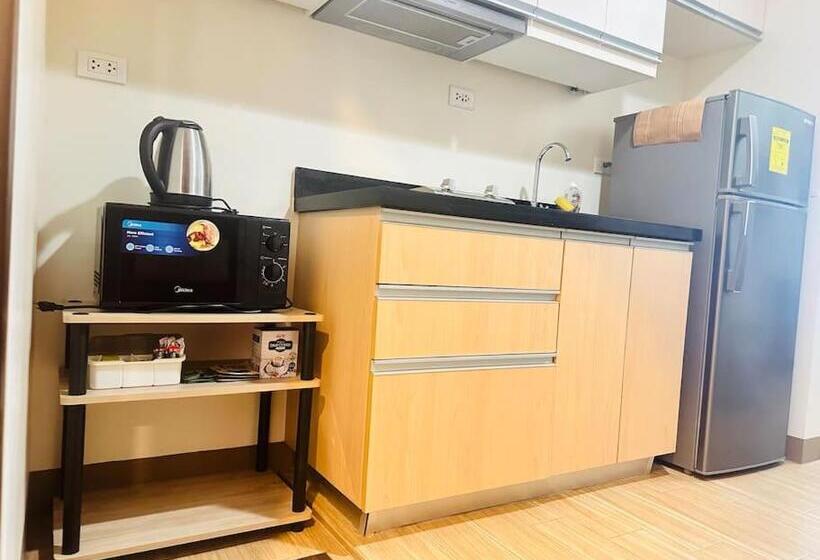 침실 1개 발코니 아파트, Condo With Balcony In Iloilo City