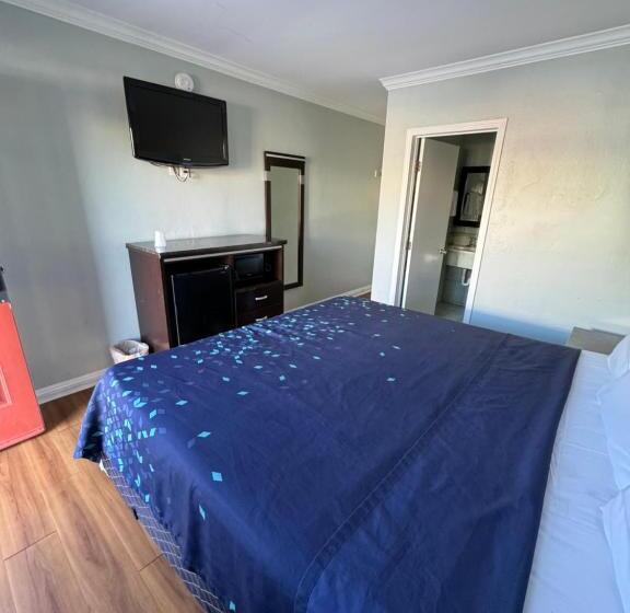 带大床的豪华间, La Cienega Inn Motel