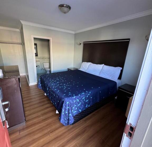 带大床的豪华间, La Cienega Inn Motel