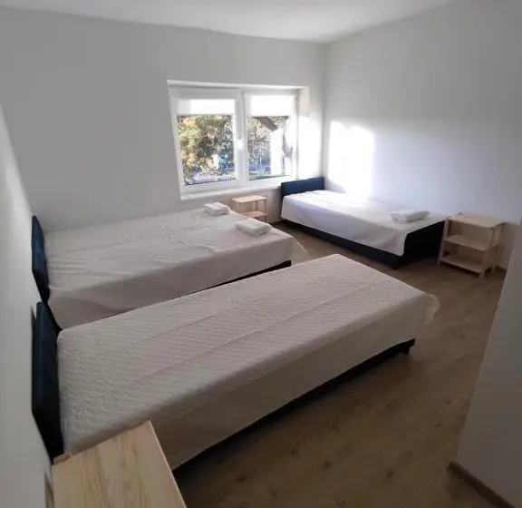 اتاق استاندارد چهار تخته, Radikiai House