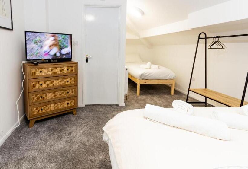 Семейный Номер, Suite 7   Family Room In The Heart Of Oldham