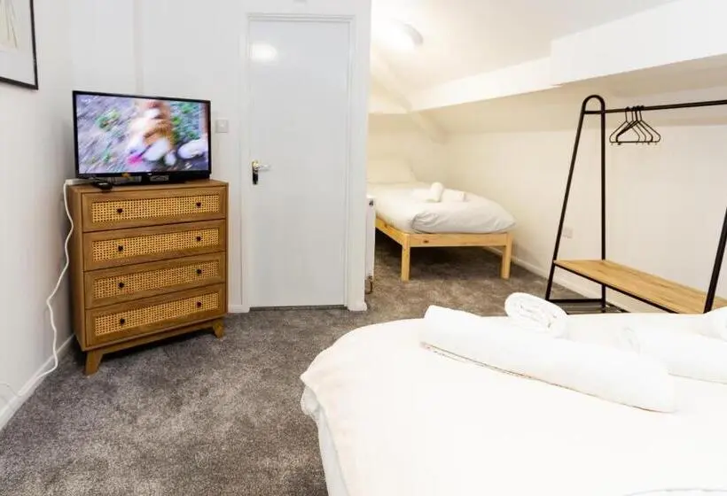 ファミリールーム, Suite 7   Family Room In The Heart Of Oldham