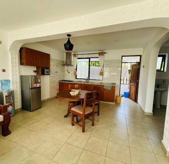 آپارتمان 1 خوابه همکف, Tulivu Suites Diani