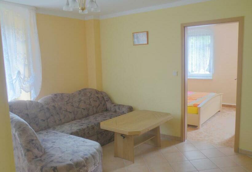 スタンダードトリプルルーム, Am Lindenbaum