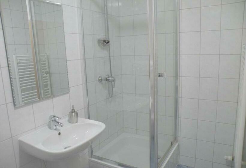 スタンダードルーム, Am Lindenbaum