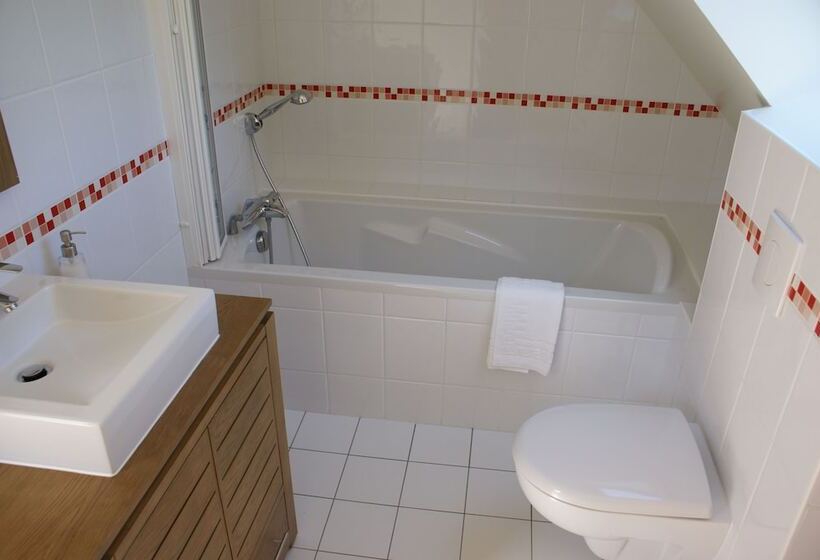 标准三人间, La Canopée Des Pins