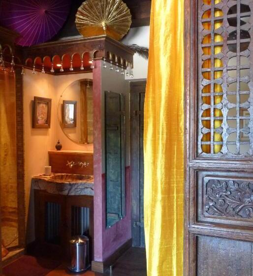 标准间带山景, Les Folies De La Serve