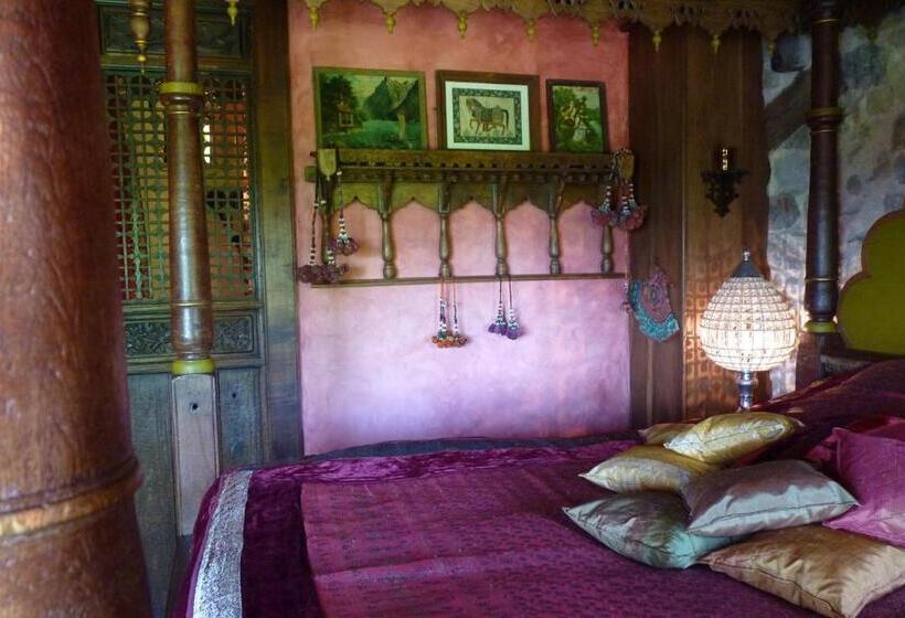 标准间带山景, Les Folies De La Serve